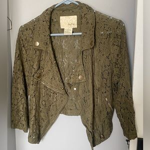 Accessory jacket, can be worn with many things